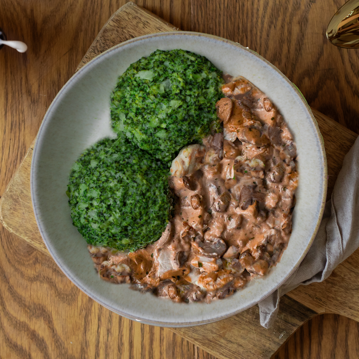 CH : Poitrine de poulet à la crème de champignons