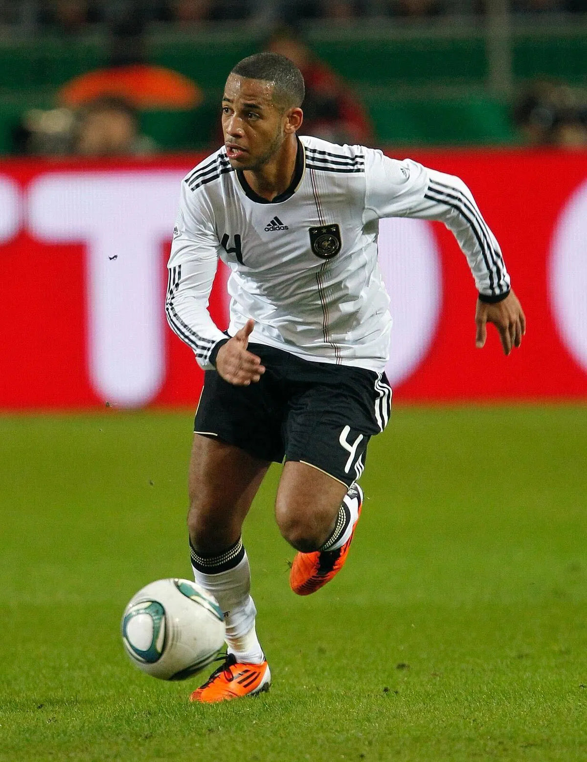 Dennis Aogo